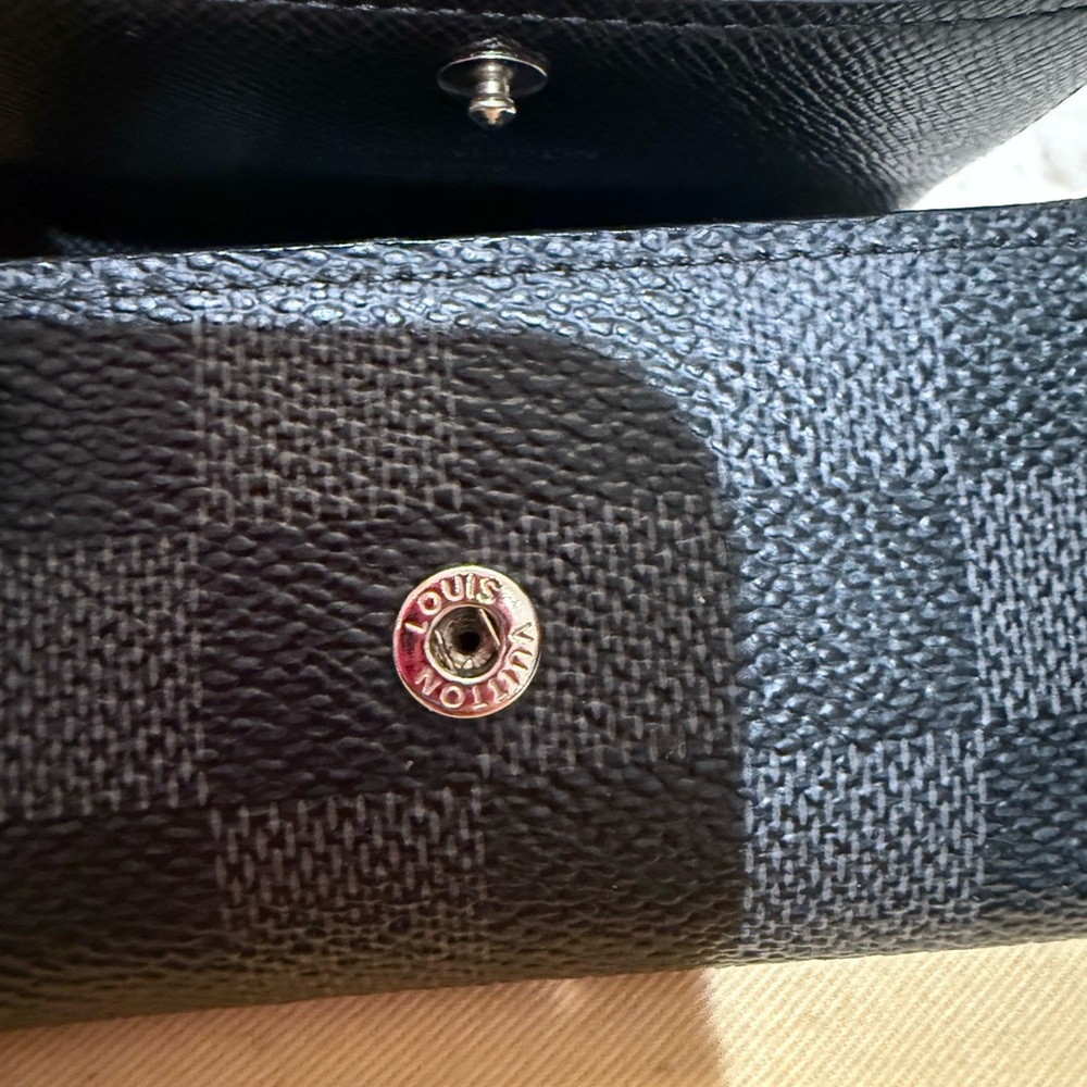 Louis Vuitton Damier Graphite 6 key ring holder in EUC With dust bag and COA - Picture 3 of 11